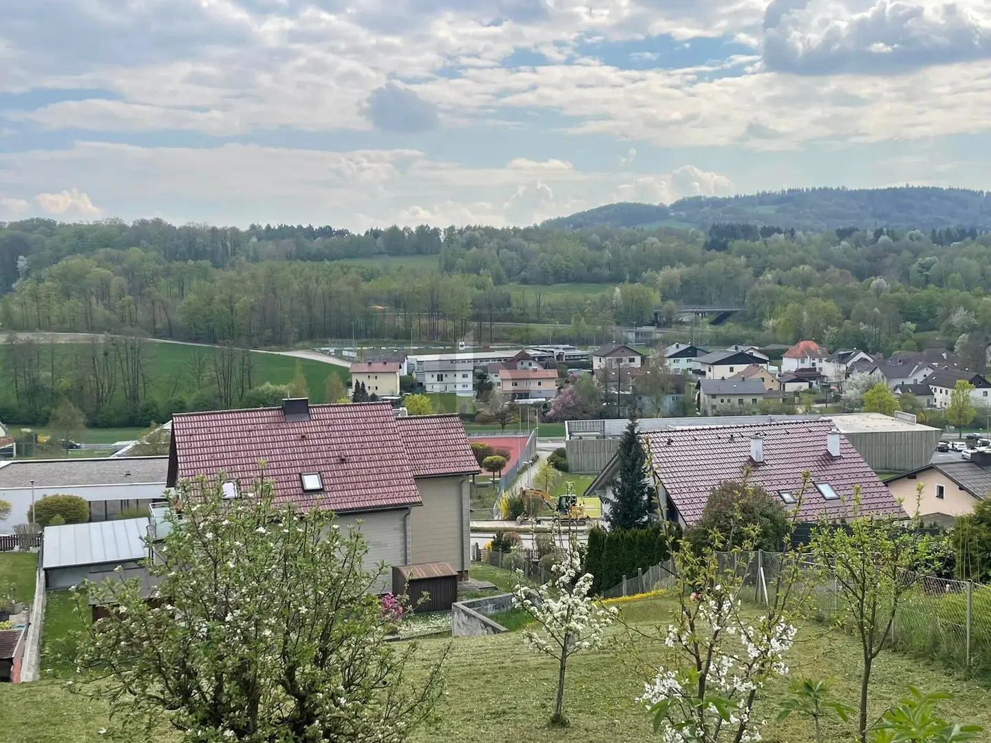 Family apartment in green and city near location
