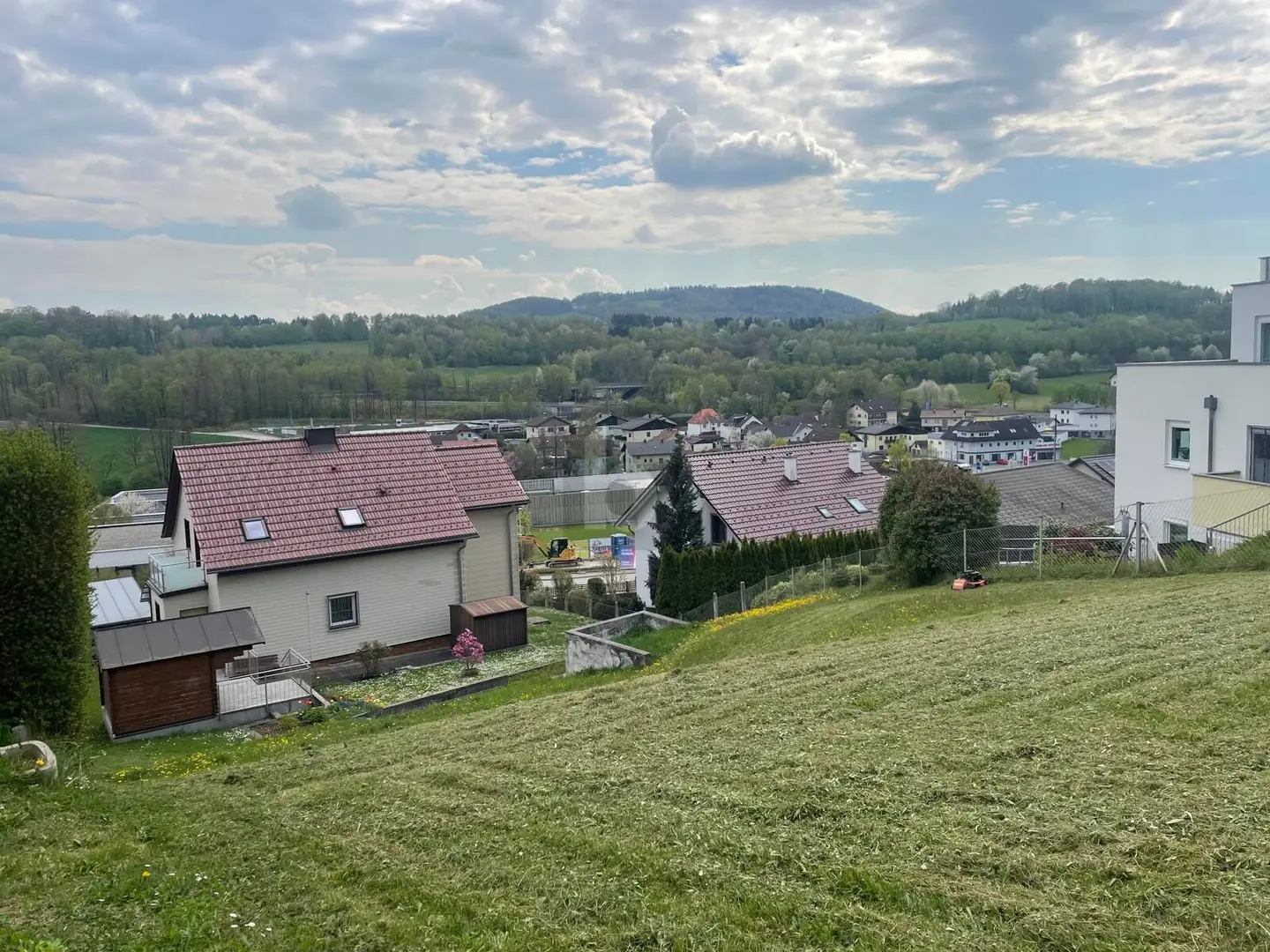 Family apartment in green and city near location
