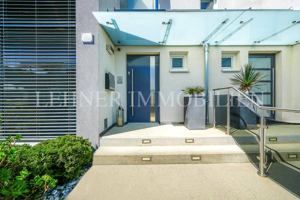 Loft apartment near Schloss St Martin private garden