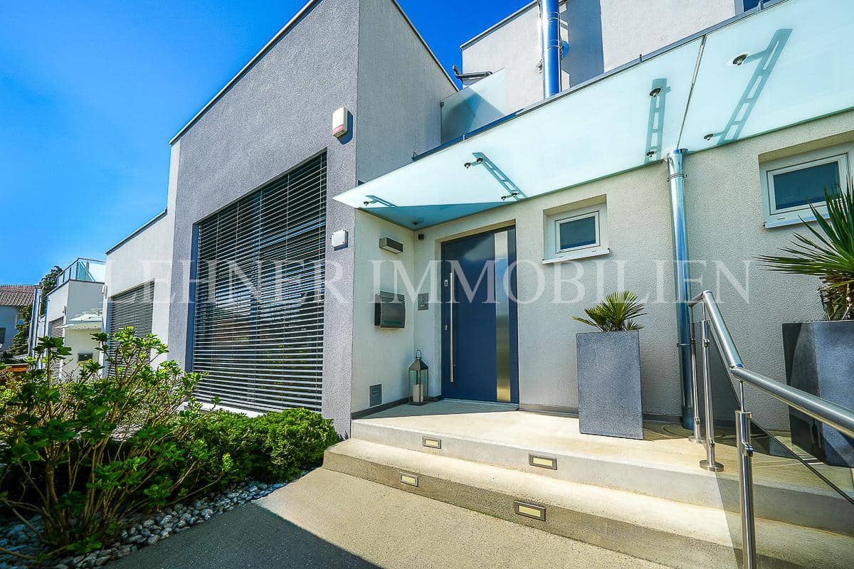 Loft apartment near Schloss St Martin private garden