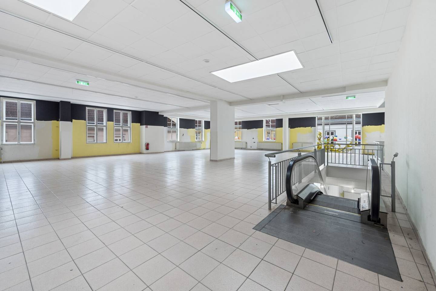 Make this extraordinary place yours! Generous space in prime location of Wiener Neustadt | Two levels | escalator and elevator