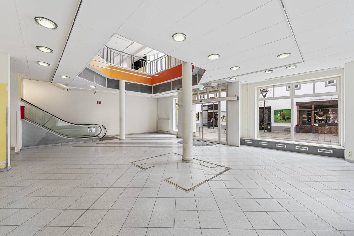 Make this extraordinary place yours! Generous space in prime location of Wiener Neustadt | Two levels | escalator and elevator