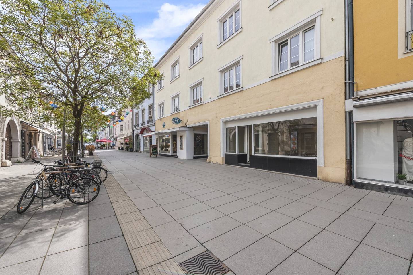 First occupancy in the center! Flexible commercial space of about 60 m² | Immediately available | Parking space rental possible