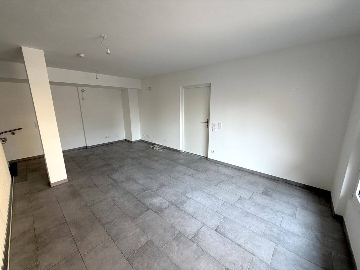 MAJA Living: Geschäft & Wohnung 153m²