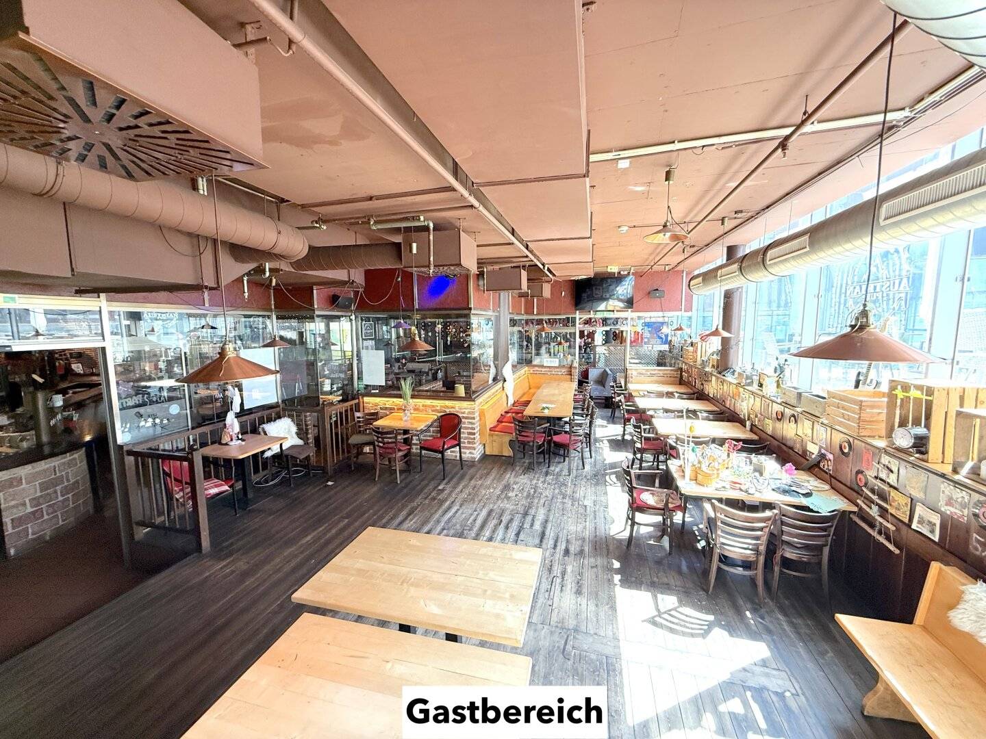 Experiential gastronomy in the Gasometer | Restaurant space in the Entertainment Center Ost with terrace | including inventory