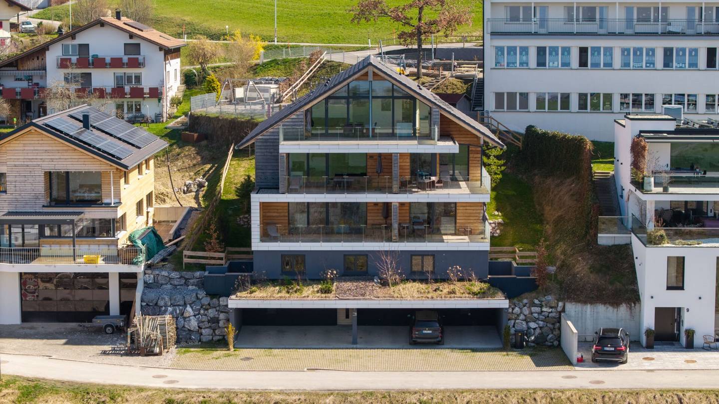 Maisonette apartment with lake view terrace