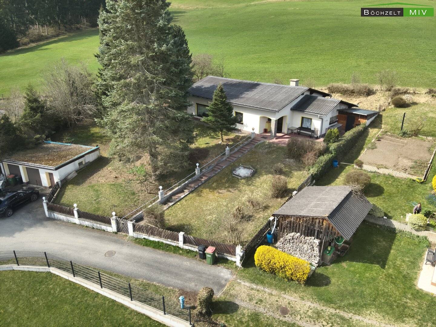 Bungalow in begehrter Aussichtslage mit Blick über +++ Weißkirchen +++