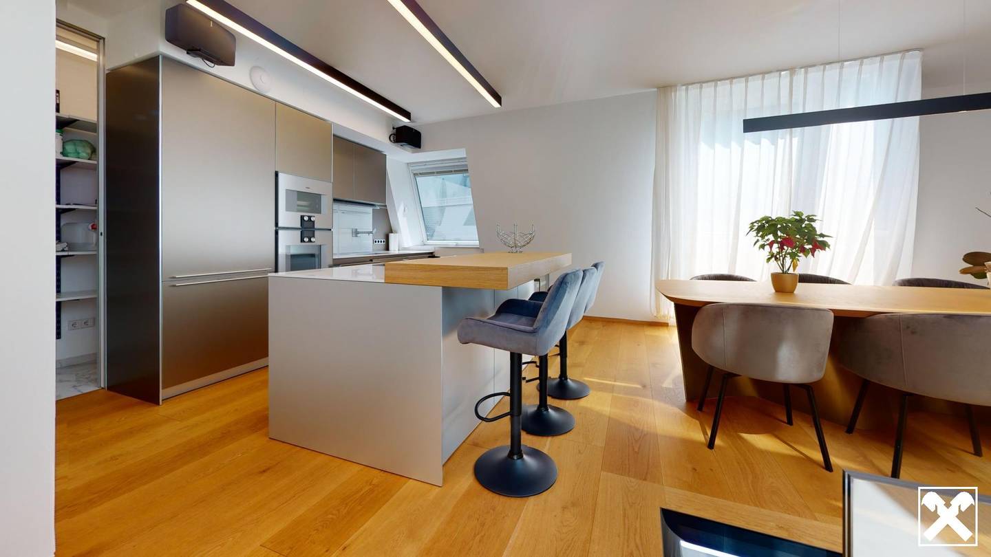 Top floor apartment with private roof terrace