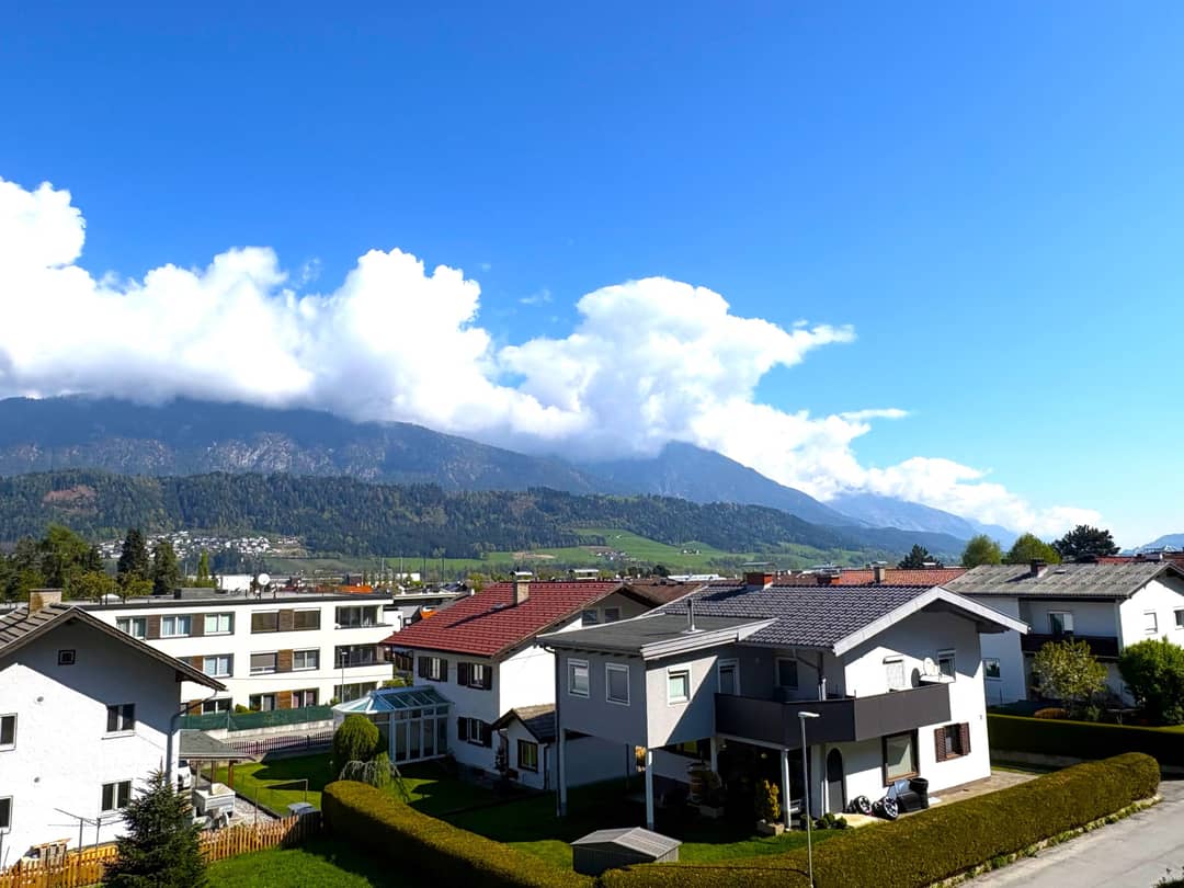 Wohnung helle Räume renovierter Balkon und Garage