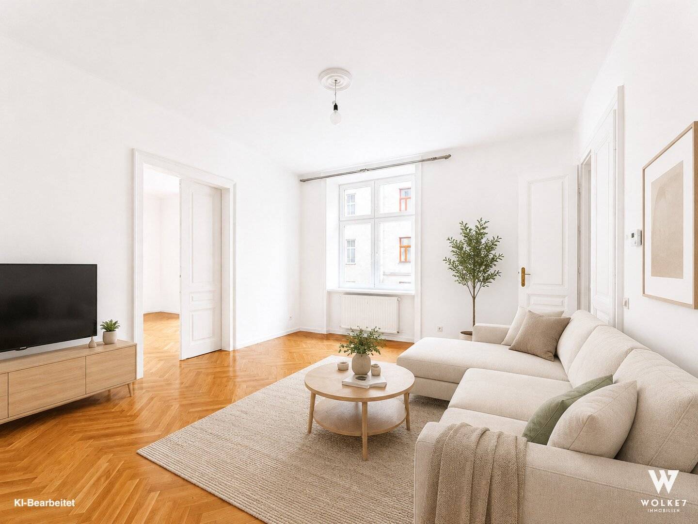 Historic apartment with quiet courtyard and kitchen