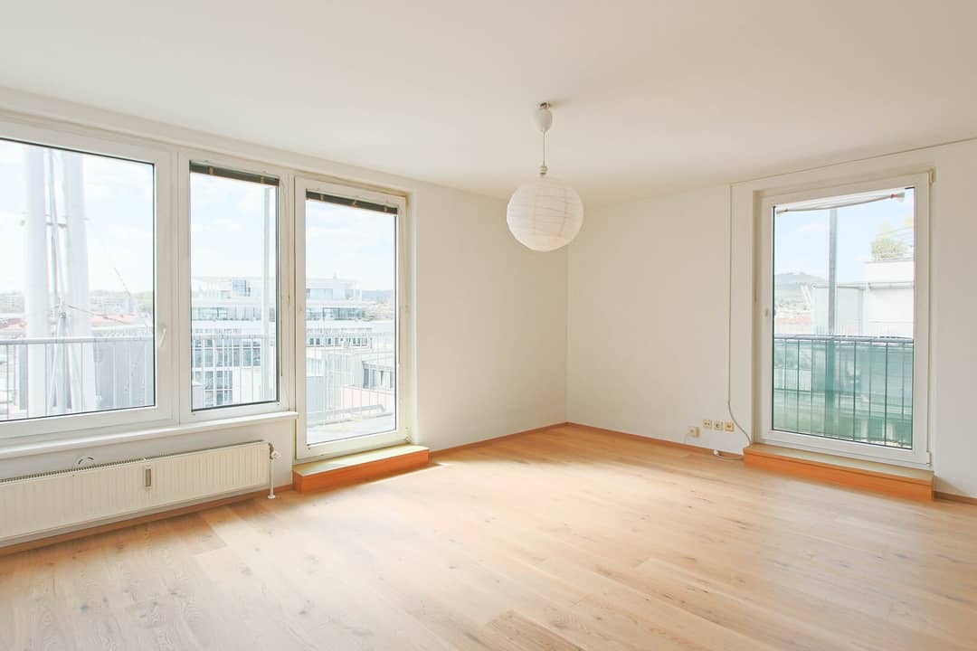 Helle und moderne 2-Zimmer Wohnung mit großer Loggia und Fernblick!