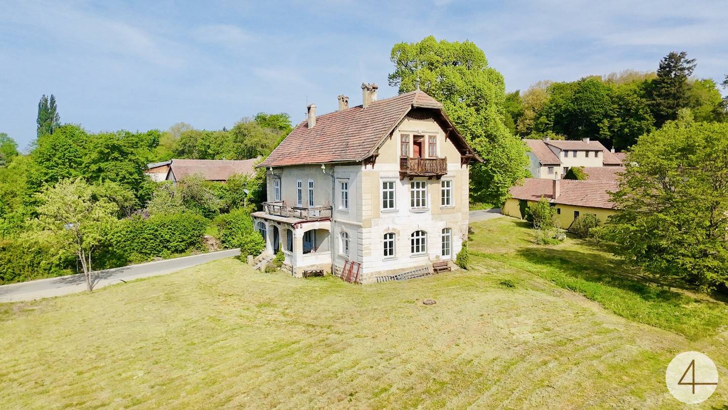 Historische Villa in Ludmerfeld