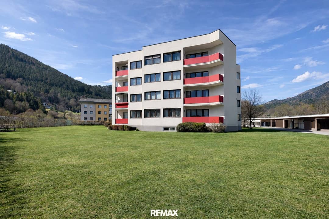 Sunny 3-room apartment with balcony