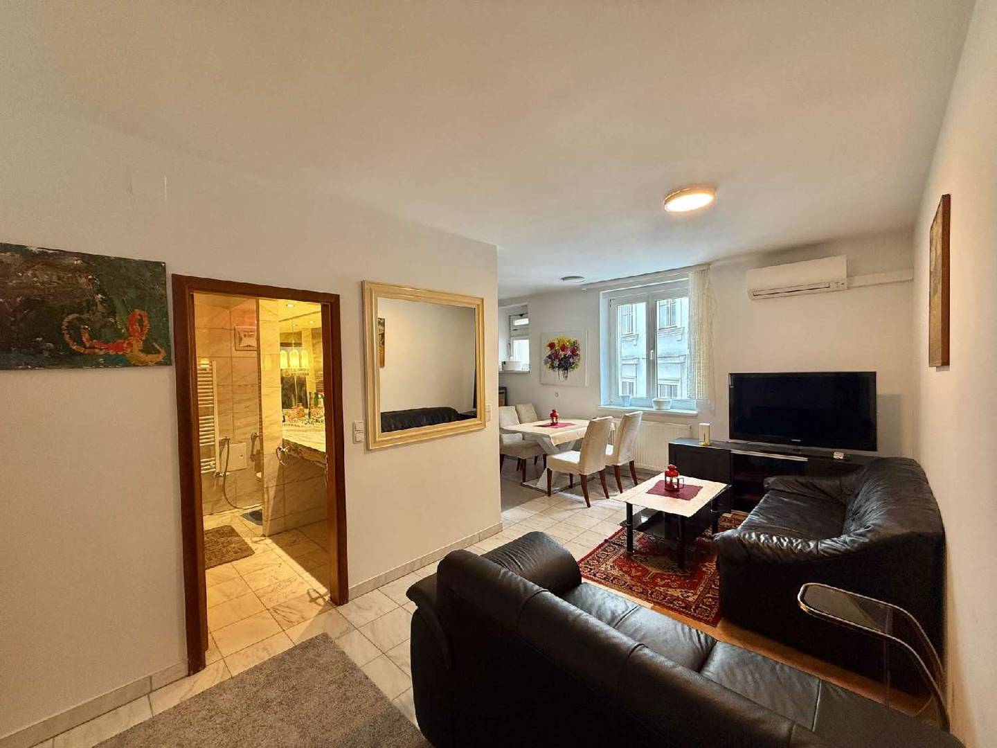 Apartment near Stephansplatz balcony furnished