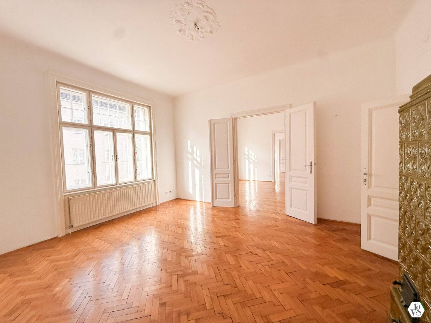 Apartment near Hundertwasserhaus with built in kitchen