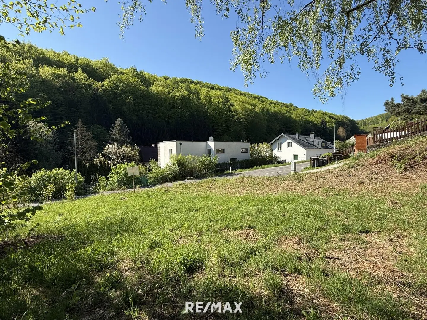 Sunny south slope with strong development potential Wohnung