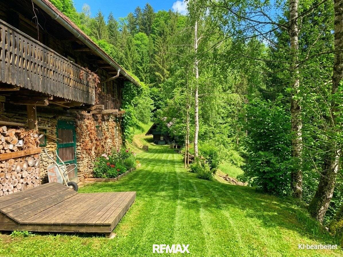 Zwei sanierungsbedürftige Häuser bei Bad Schwanberg