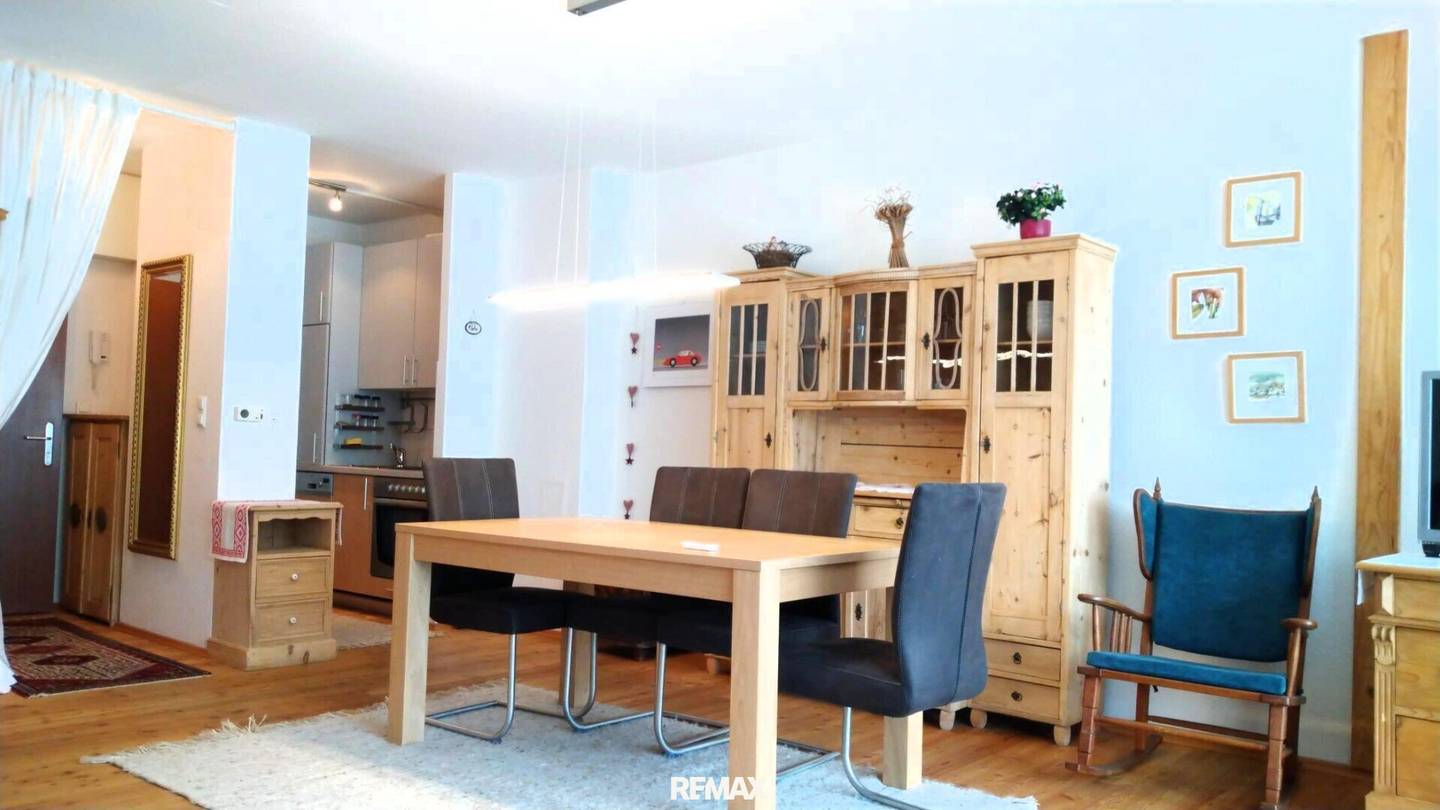 Wohnung mit Balkon und Bergblick nahe Zentrum