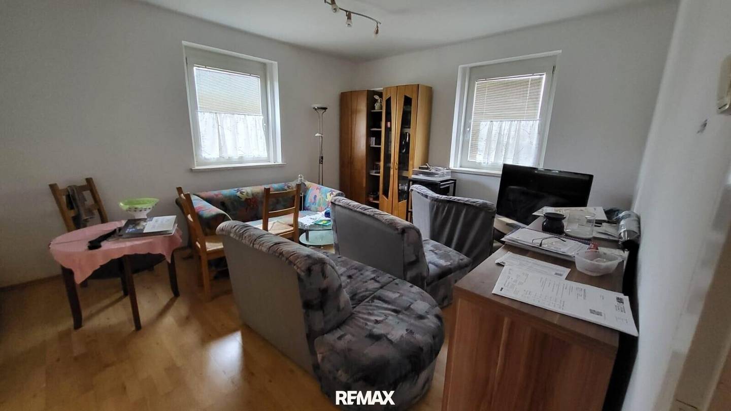 Sonnige Wohnung mit Einbauküche und Stellplatz