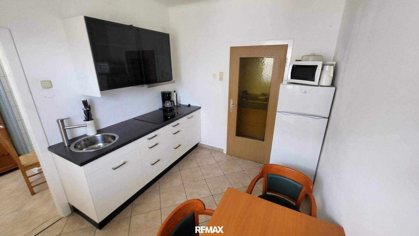Sonnige Wohnung mit Einbauküche und Stellplatz