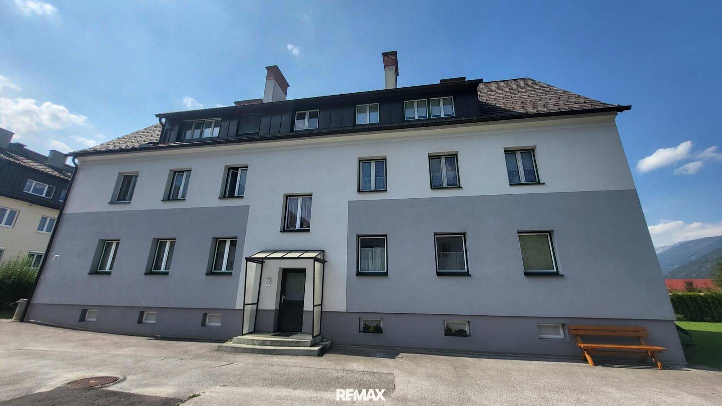 Sonnige Wohnung mit Einbauküche und Stellplatz