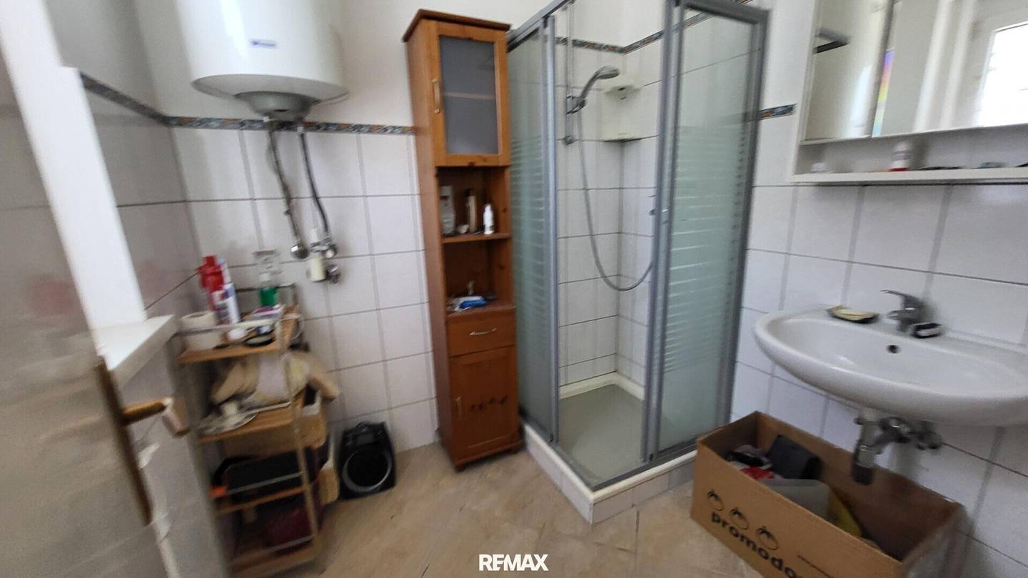 Sonnige Wohnung mit Einbauküche und Stellplatz