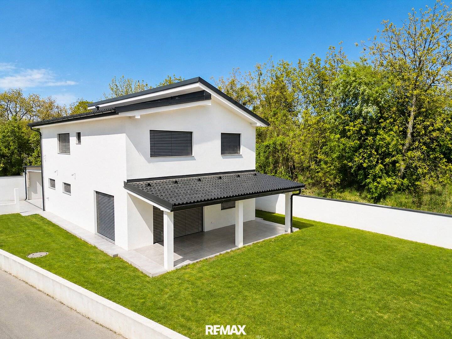 NEUBAU-ERSTBEZUG in Bad Sauerbrunn – modernes Einfamilienhaus mit Garten, Terrasse, Carport & Top-Ausstattung!