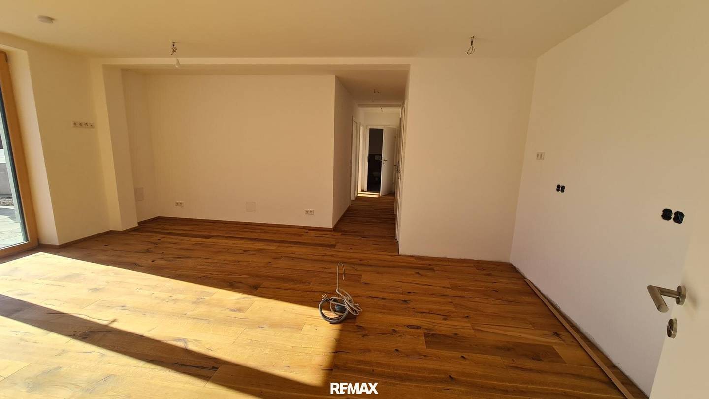 Erstbezug Neubauwohnung mit Terrasse und Garten