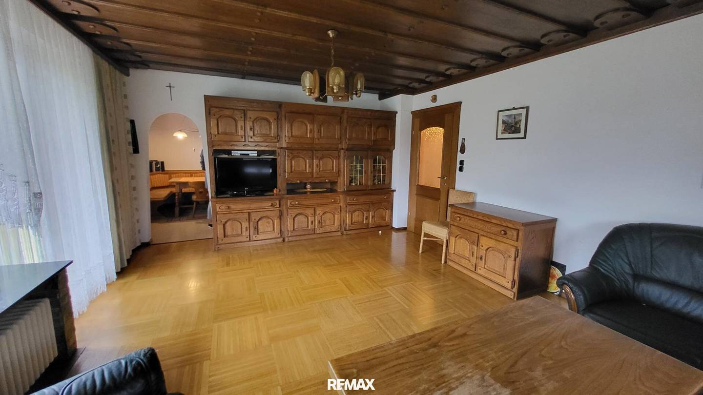 NEUER PREIS!!! Großzügiges Haus mit wunderschönem Garten!