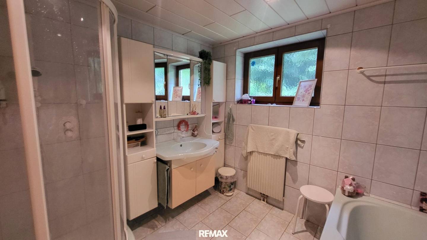 NEUER PREIS!!! Großzügiges Haus mit wunderschönem Garten!