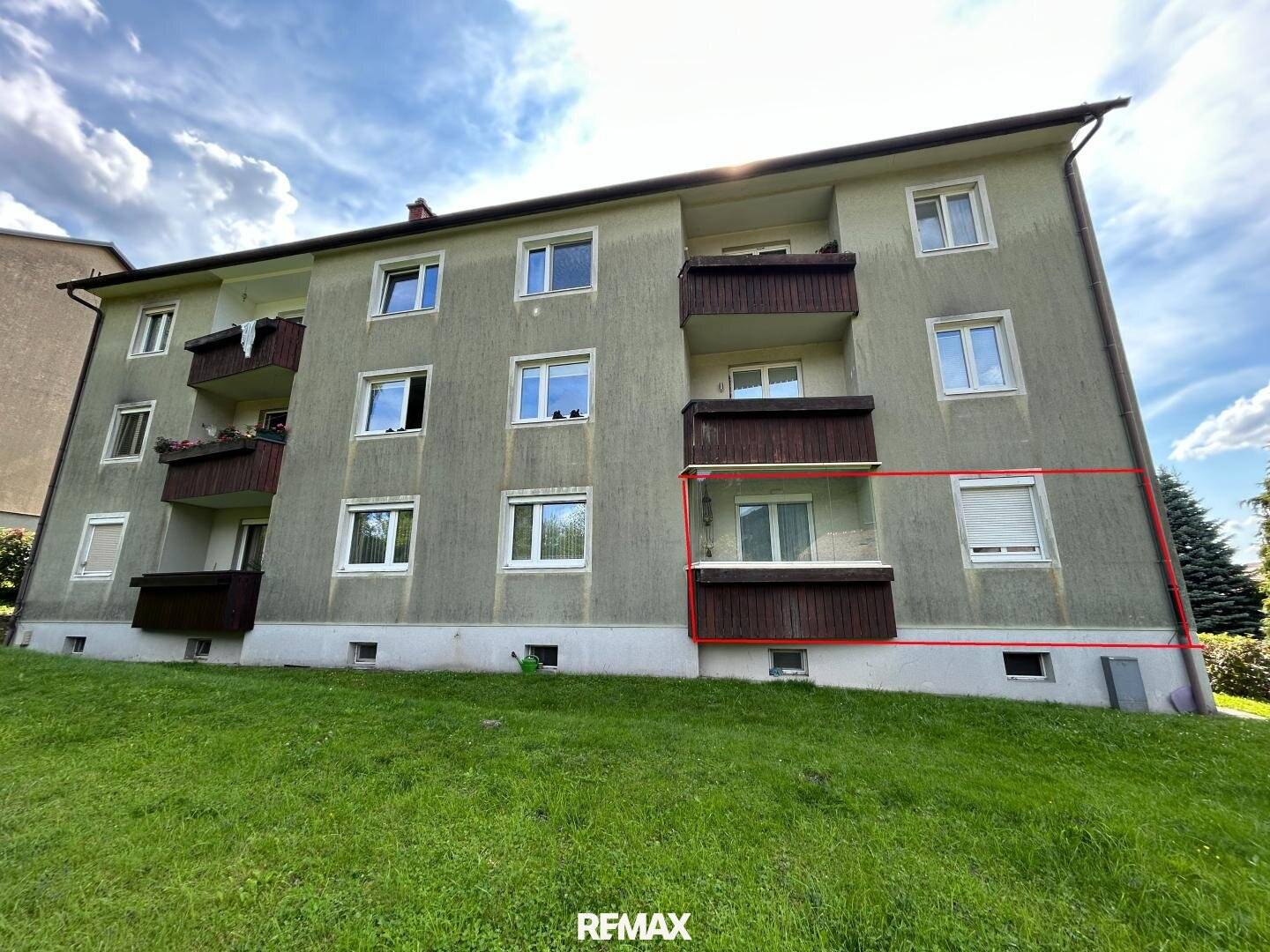 Wohnung im Erdgeschoss Halbstock mit Loggia