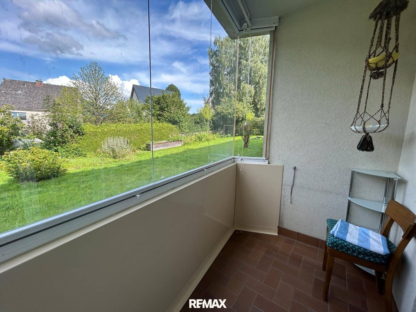 Wohnung im Erdgeschoss Halbstock mit Loggia