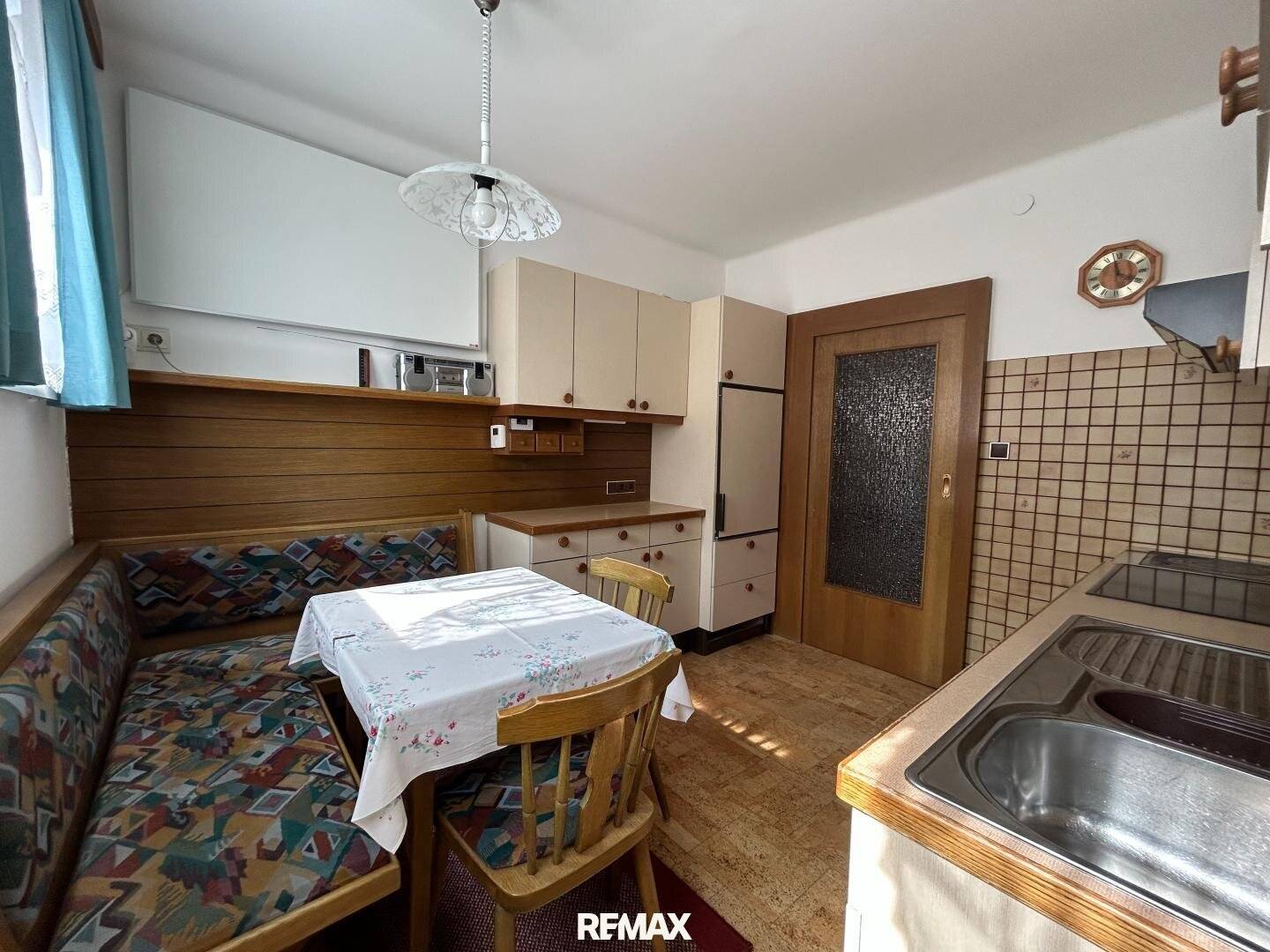 Wohnung im Erdgeschoss Halbstock mit Loggia