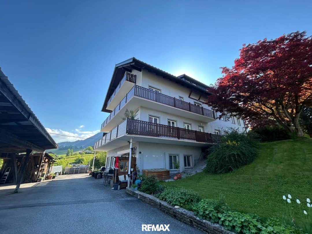 Großzügige Wohnung mit Balkon nahe Putterersee