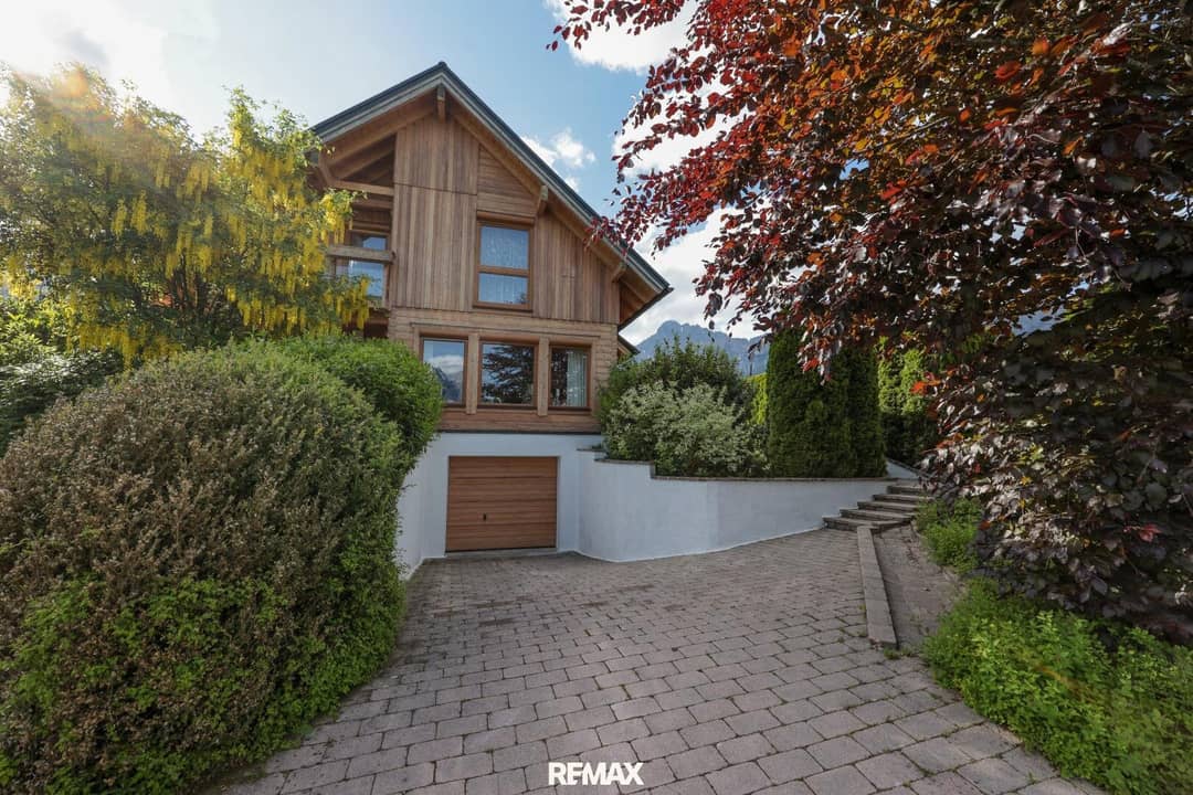 NEUER PREIS!!! Exklusives Holzblockhaus in ruhiger Lage!