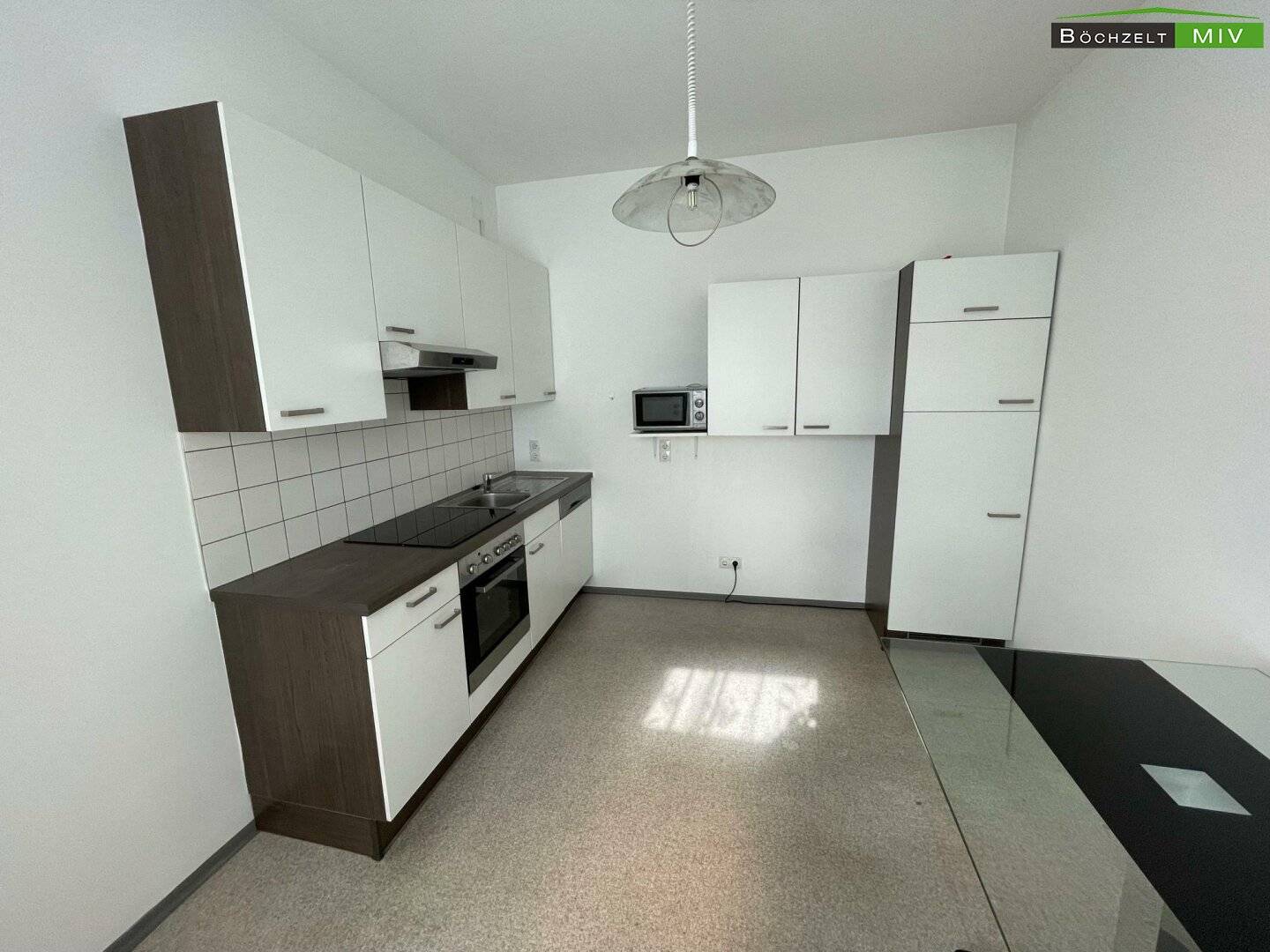 Apartment with terrace and carport in city center