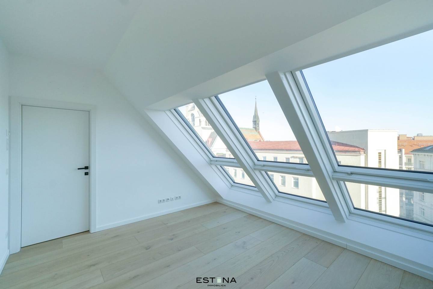 Wohnen auf zwei Ebenen: Exklusive 4-Zimmer-Maisonette mit Balkon &amp; Terrasse