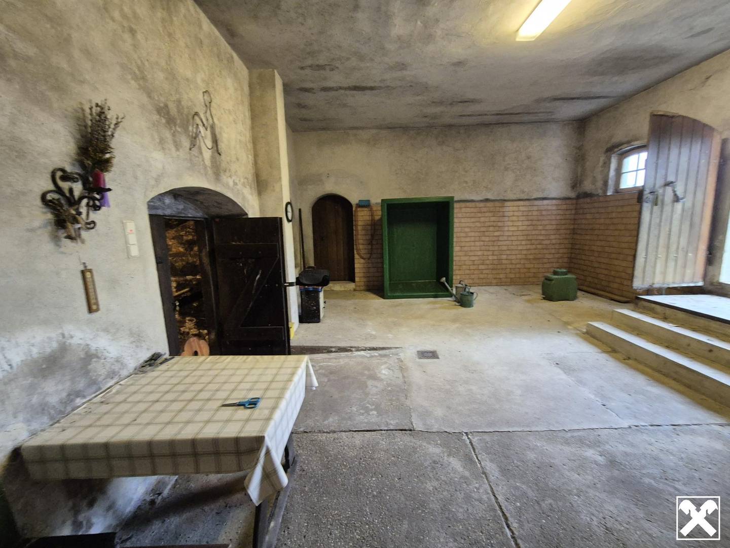 Baugrundstück mit Presshäusern in ruhiger Lage