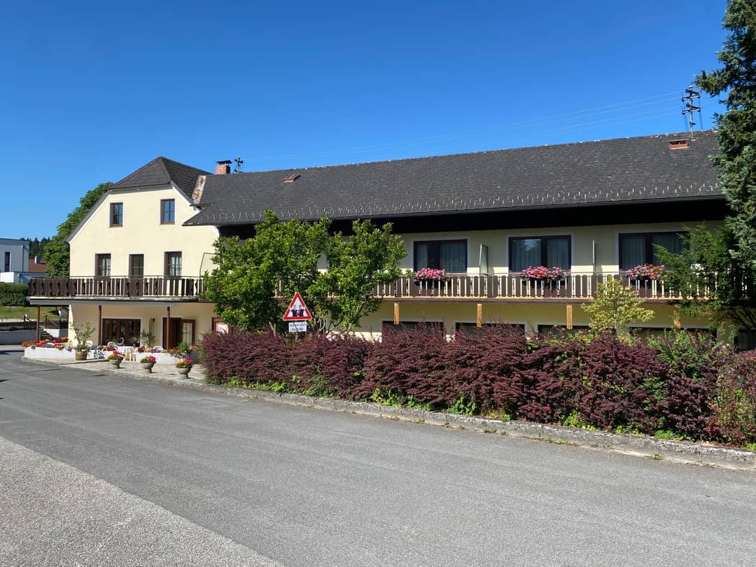Inn with apartments Bad Kreuzen