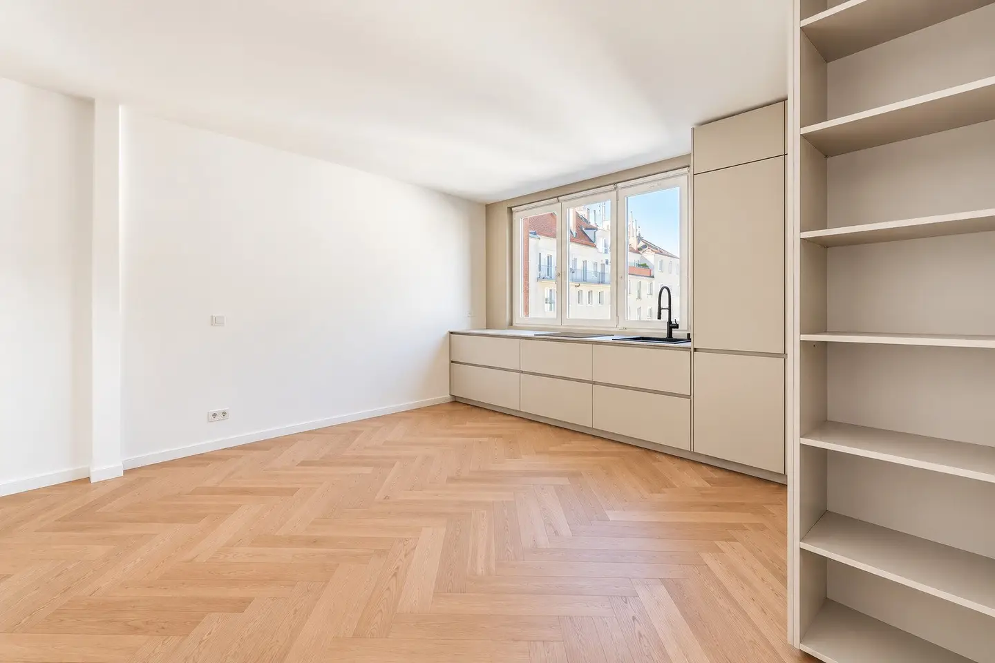Apartment Light Filled Two Loggias Renovated