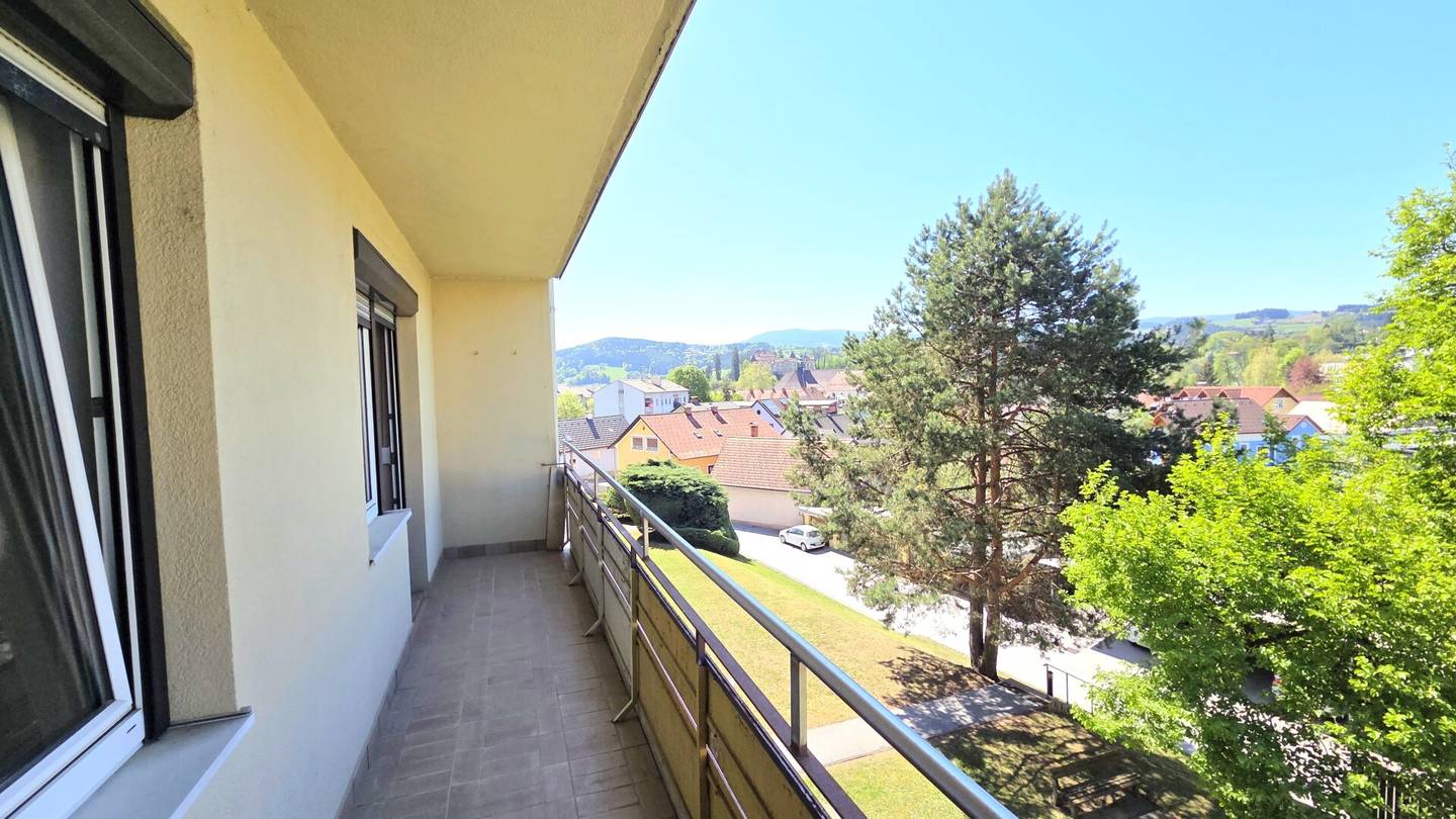 Helle Wohnung mit Loggia und Weitblick