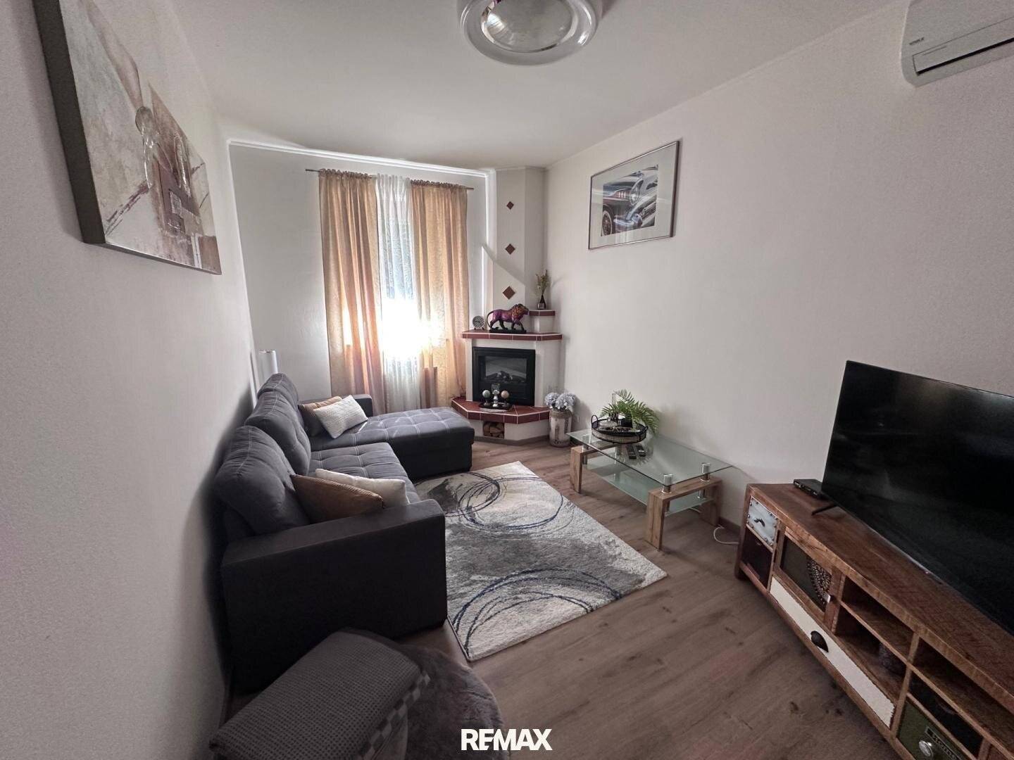 Stilvoll sanierte Wohnung mit Balkon zentral