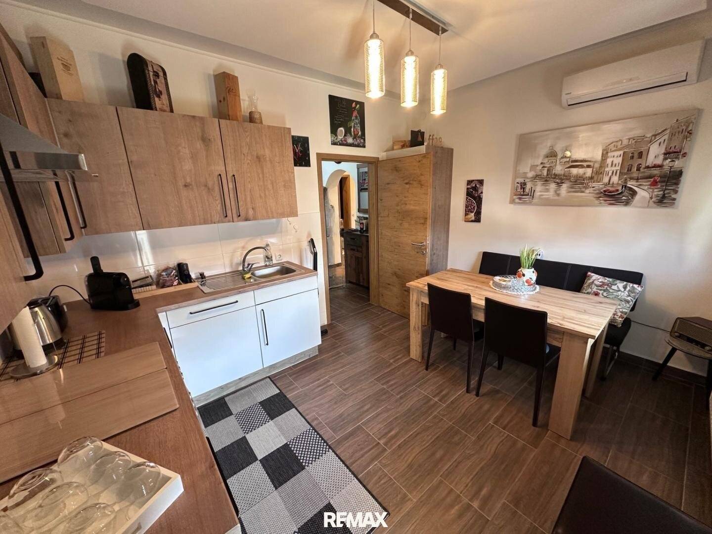 Stilvoll sanierte Wohnung mit Balkon zentral