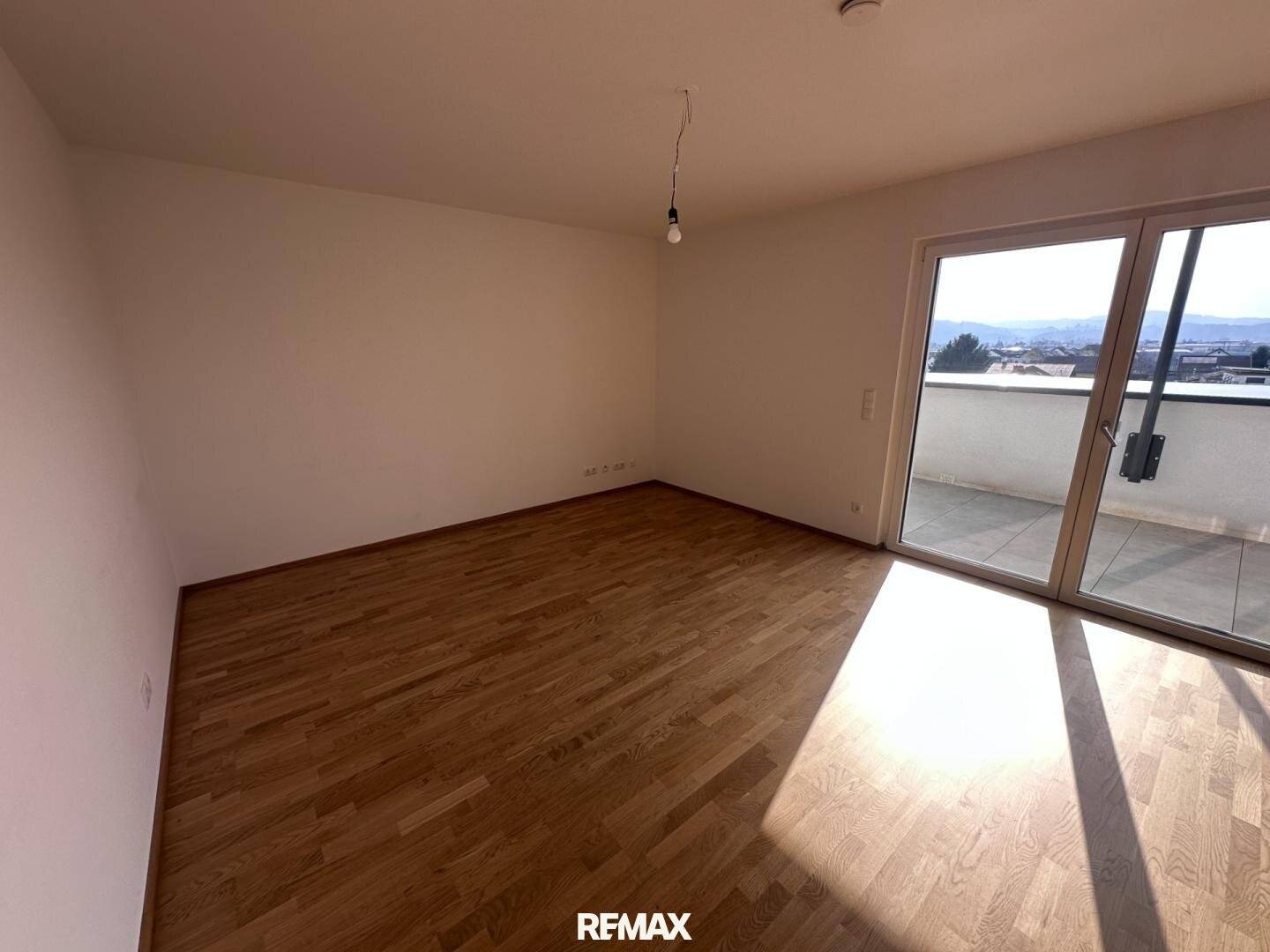 Neuwertige Wohnung mit Balkon in zentraler Lage
