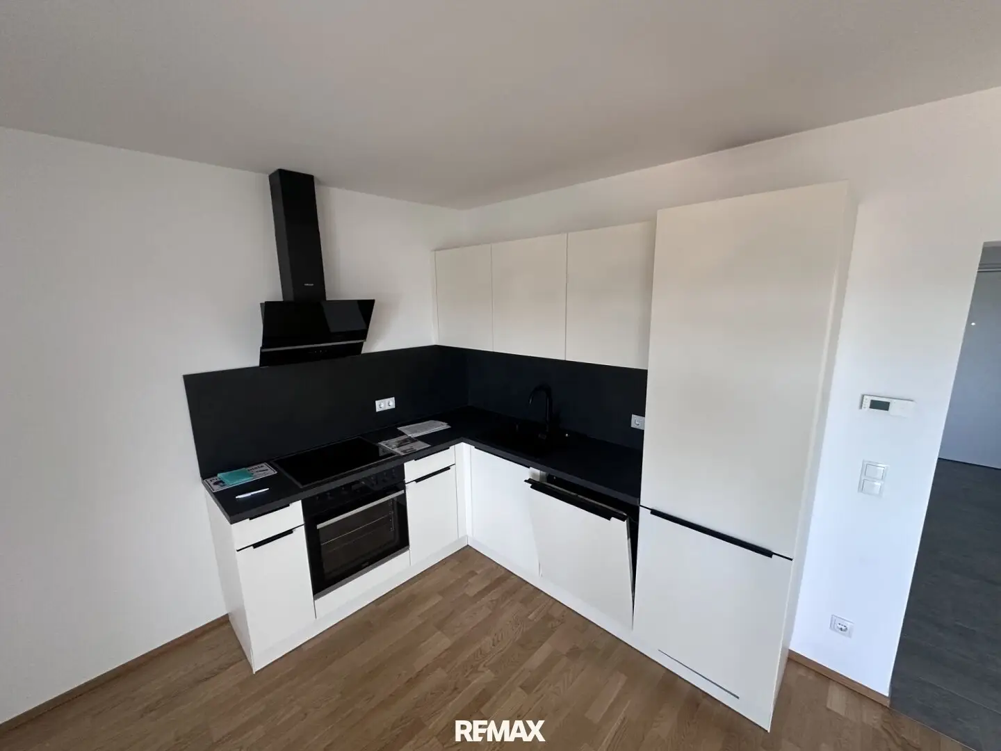 Like new apartment with balcony central location
