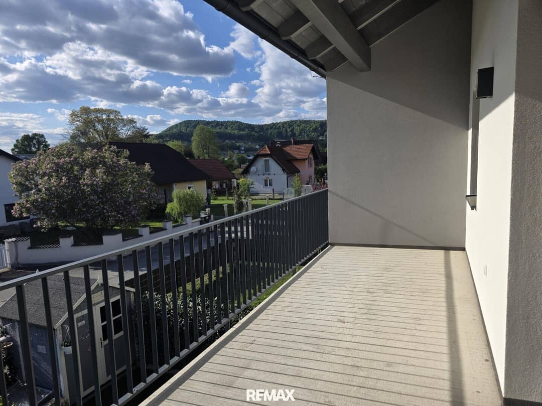 Wohnung mit großem Balkon und Carport in ruhiger Lage