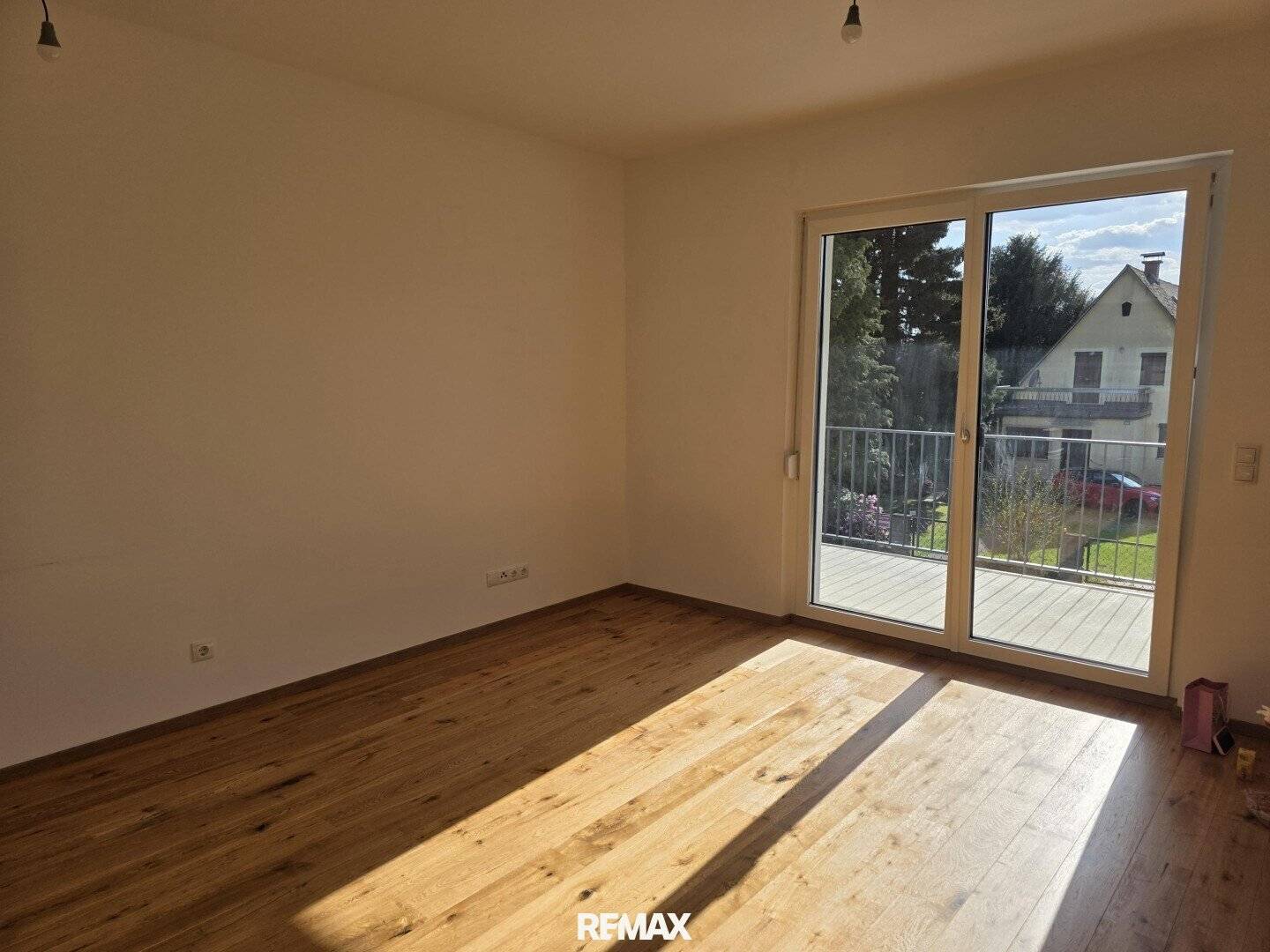 Wohnung mit großem Balkon und Carport in ruhiger Lage