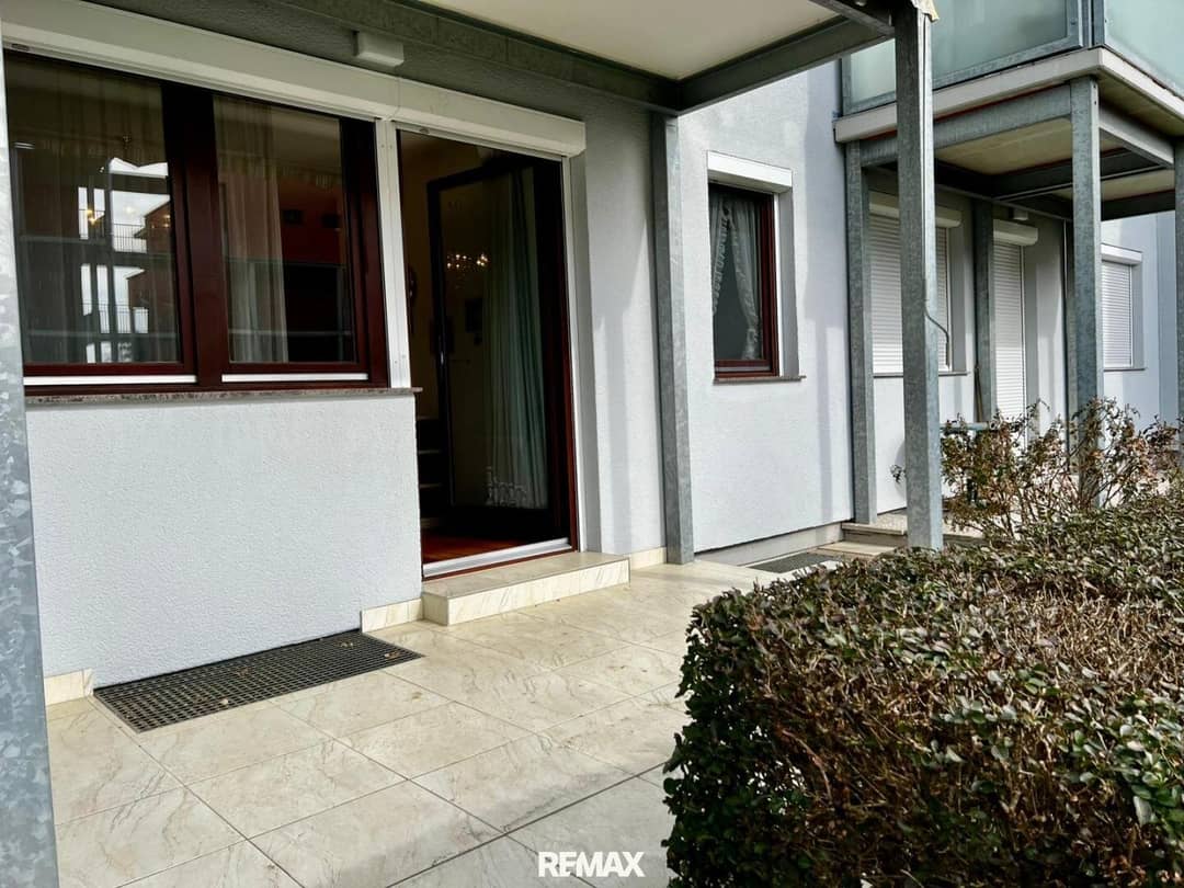 Apartment with south facing terrace and parking included