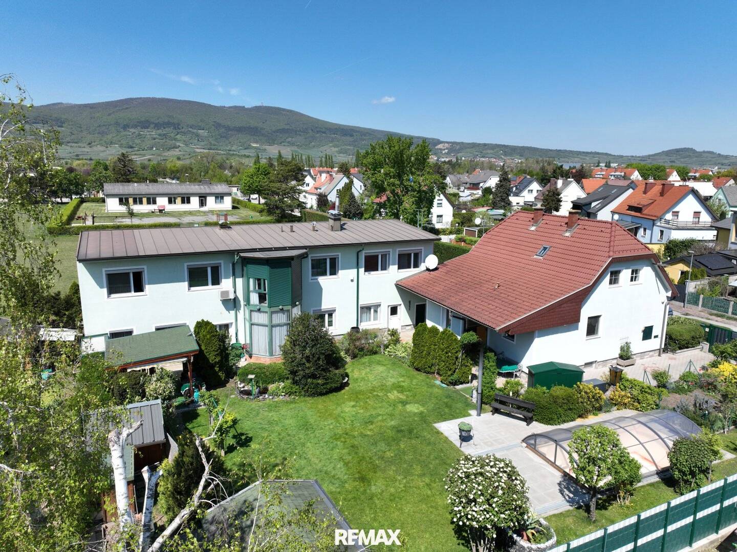 Two Houses on 886 m² in Traiskirchen