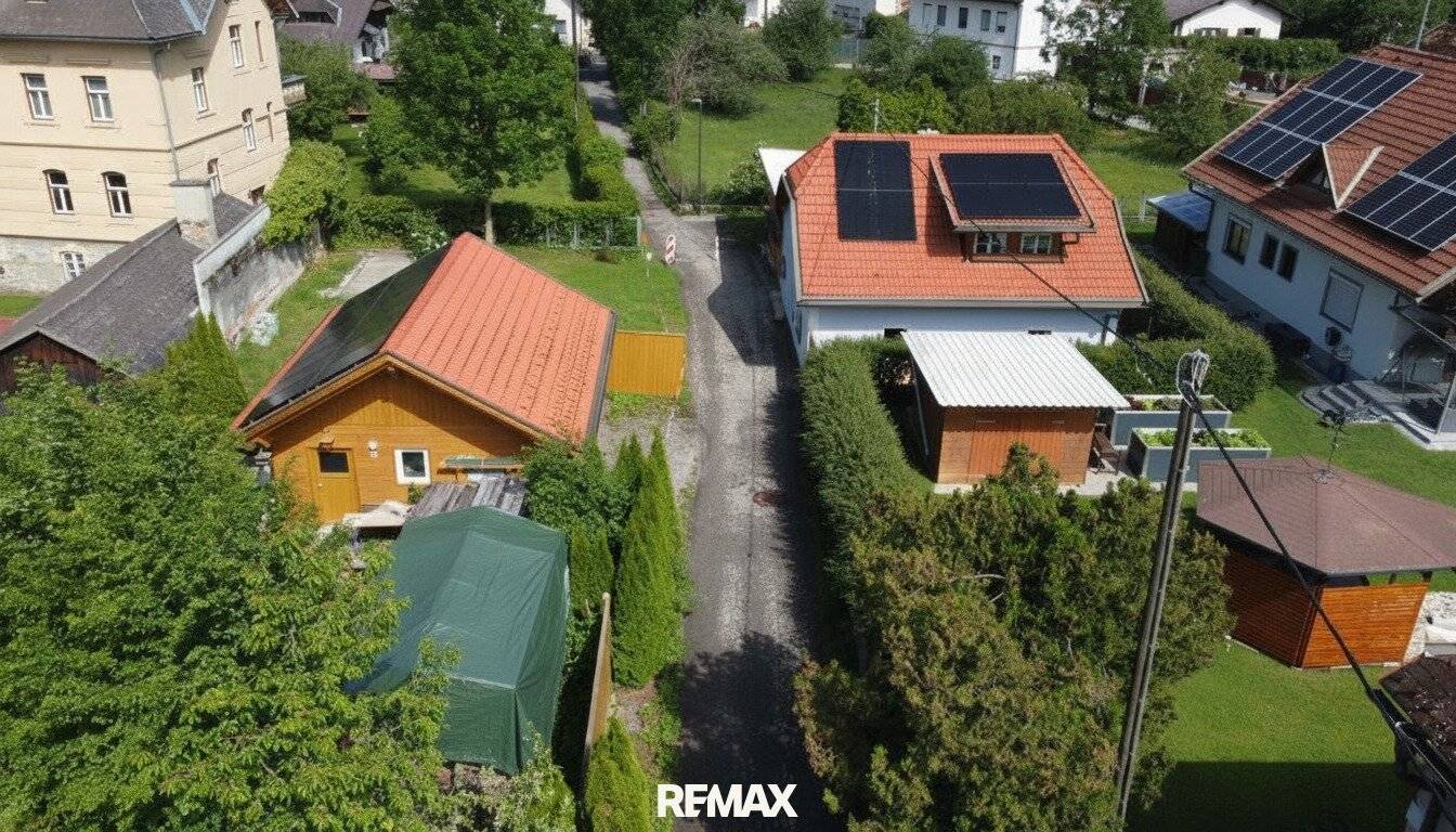 Stadthaus mit zwei Bauparzellen und Photovoltaikanlage